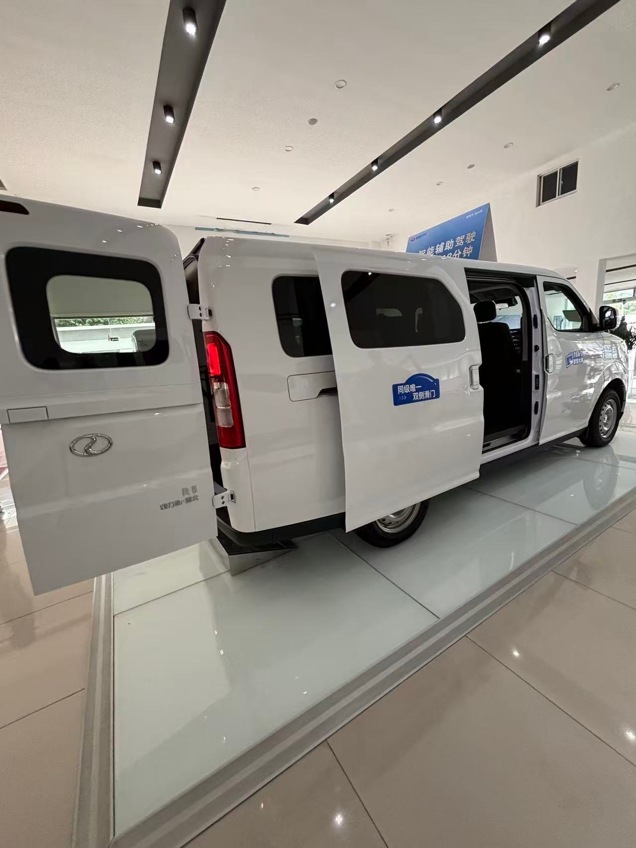 R5 passenger van 6-11 seats commercial vehicle export China